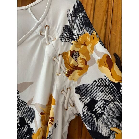 JM Collection Mixed Print Top with Grommets and Ties at the Shoulders. - Picture 4 of 8